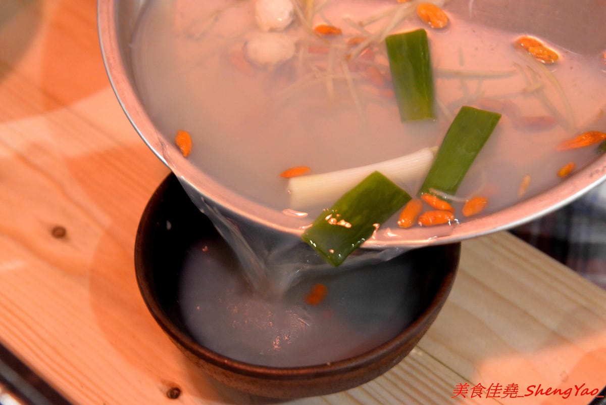 [台中沙鹿]大丸水產 – 台中少見、海線唯一一家”濱燒料理”居酒屋,新鮮現撈海鮮食材直接燒烤,店內氣氛相當熱鬧,沙鹿宵夜聚餐新地標,店家生意超好,建議事先訂位。