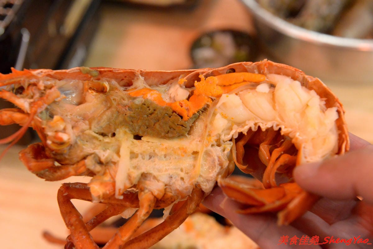 [台中沙鹿]大丸水產 – 台中少見、海線唯一一家”濱燒料理”居酒屋,新鮮現撈海鮮食材直接燒烤,店內氣氛相當熱鬧,沙鹿宵夜聚餐新地標,店家生意超好,建議事先訂位。