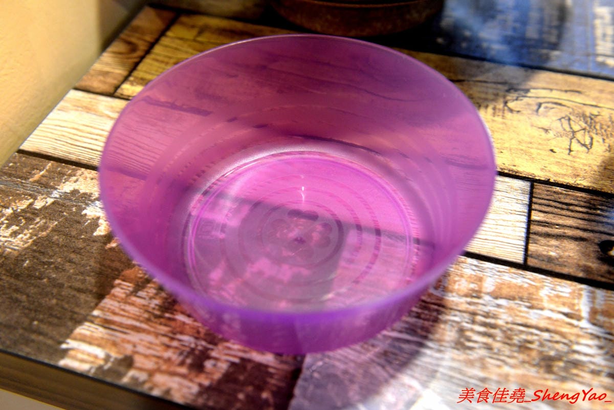 [台中沙鹿]碗美麵舖 – 沙鹿新開的裝潢美美麵店,拍照打卡很不錯的地方,麵食口味特殊很有新意,份量不少,價位親民,大推加料6隻天使紅蝦的豪華版,吃完很有滿足感。(已歇業)