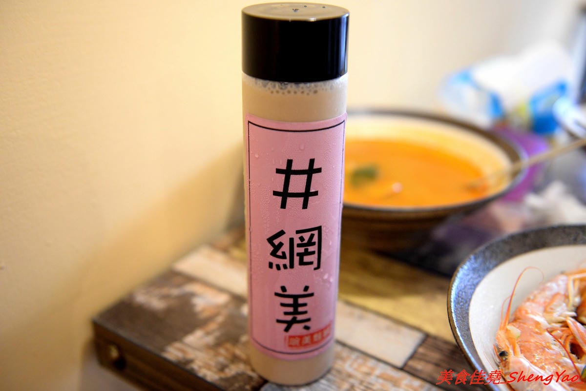 [台中沙鹿]碗美麵舖 – 沙鹿新開的裝潢美美麵店,拍照打卡很不錯的地方,麵食口味特殊很有新意,份量不少,價位親民,大推加料6隻天使紅蝦的豪華版,吃完很有滿足感。(已歇業)