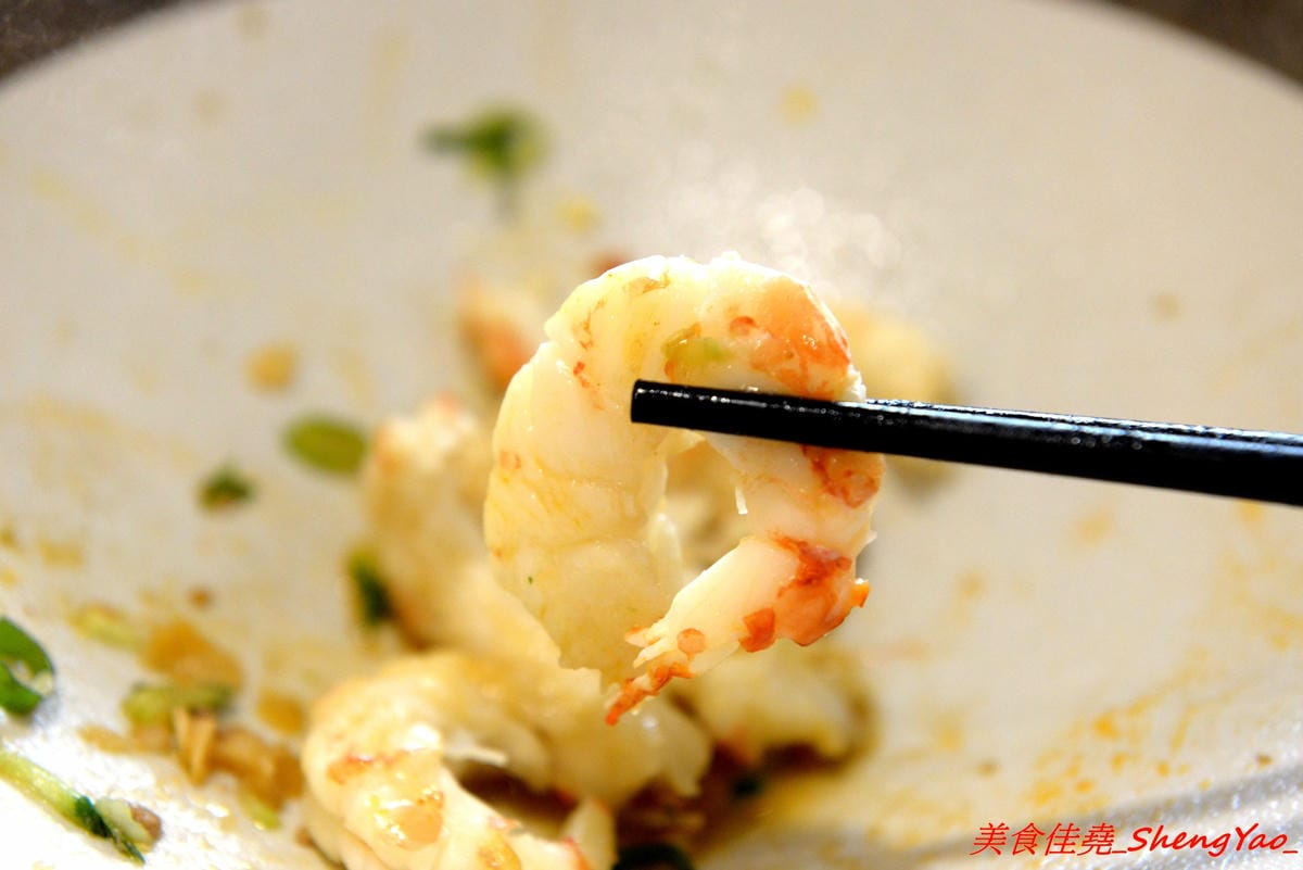 [台中沙鹿]碗美麵舖 – 沙鹿新開的裝潢美美麵店,拍照打卡很不錯的地方,麵食口味特殊很有新意,份量不少,價位親民,大推加料6隻天使紅蝦的豪華版,吃完很有滿足感。(已歇業)