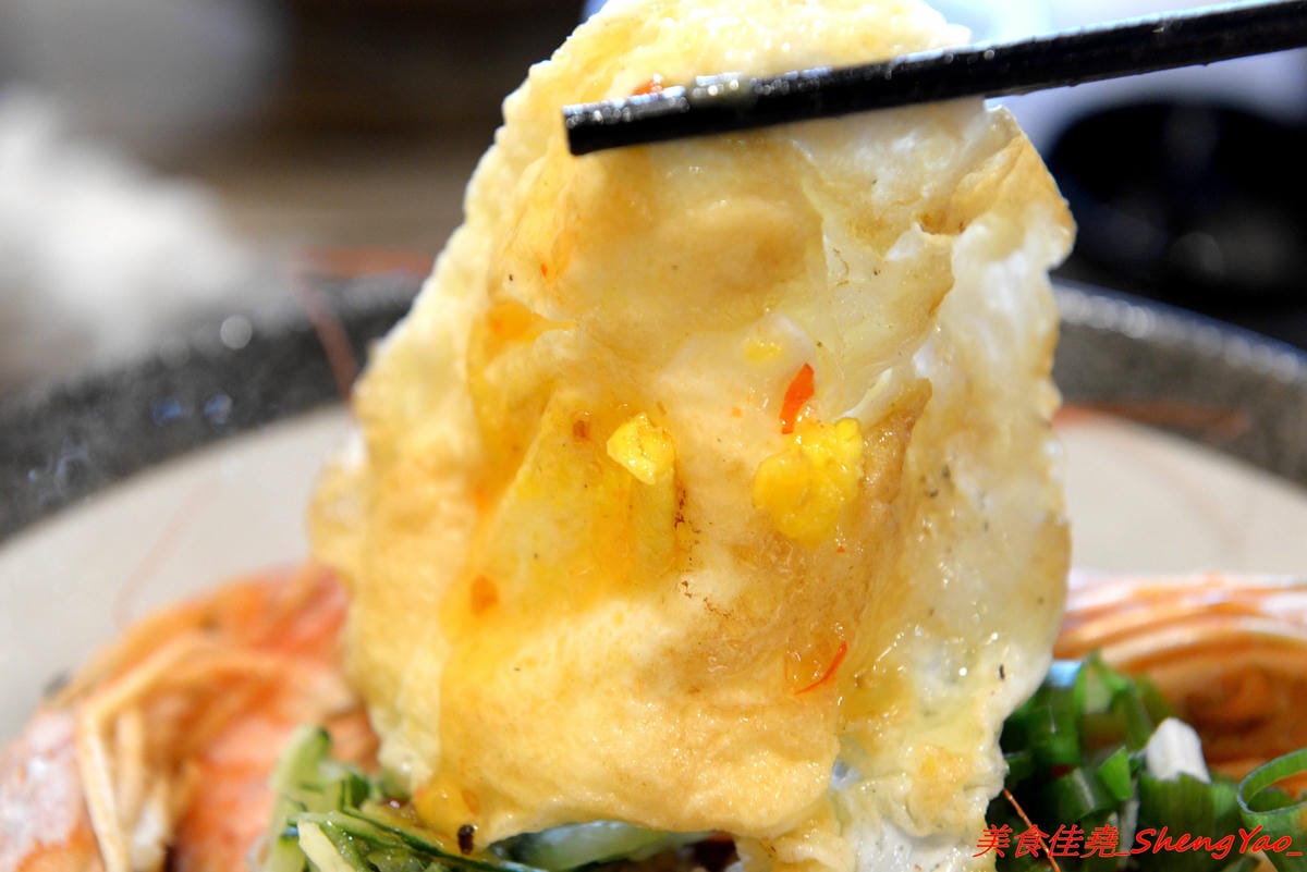 [台中沙鹿]碗美麵舖 – 沙鹿新開的裝潢美美麵店,拍照打卡很不錯的地方,麵食口味特殊很有新意,份量不少,價位親民,大推加料6隻天使紅蝦的豪華版,吃完很有滿足感。(已歇業)