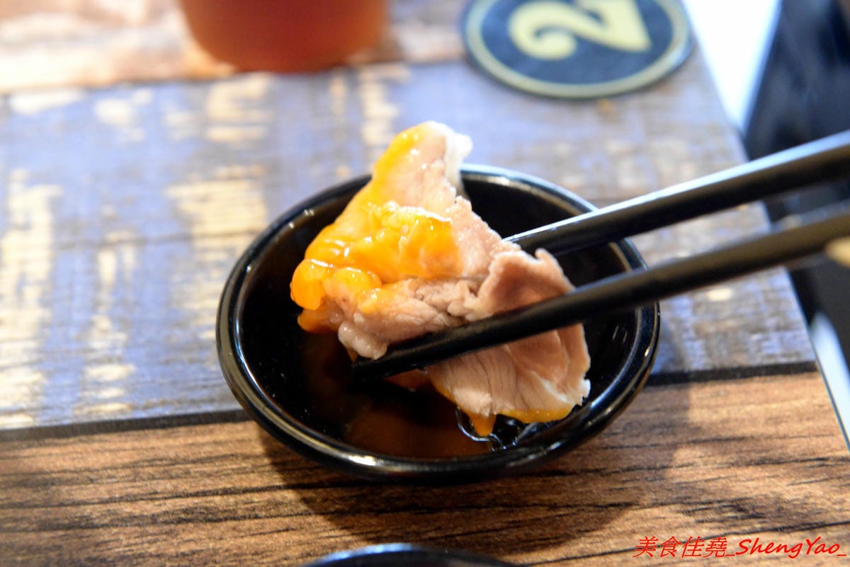 [台中沙鹿]碗美麵舖 – 沙鹿新開的裝潢美美麵店,拍照打卡很不錯的地方,麵食口味特殊很有新意,份量不少,價位親民,大推加料6隻天使紅蝦的豪華版,吃完很有滿足感。(已歇業)