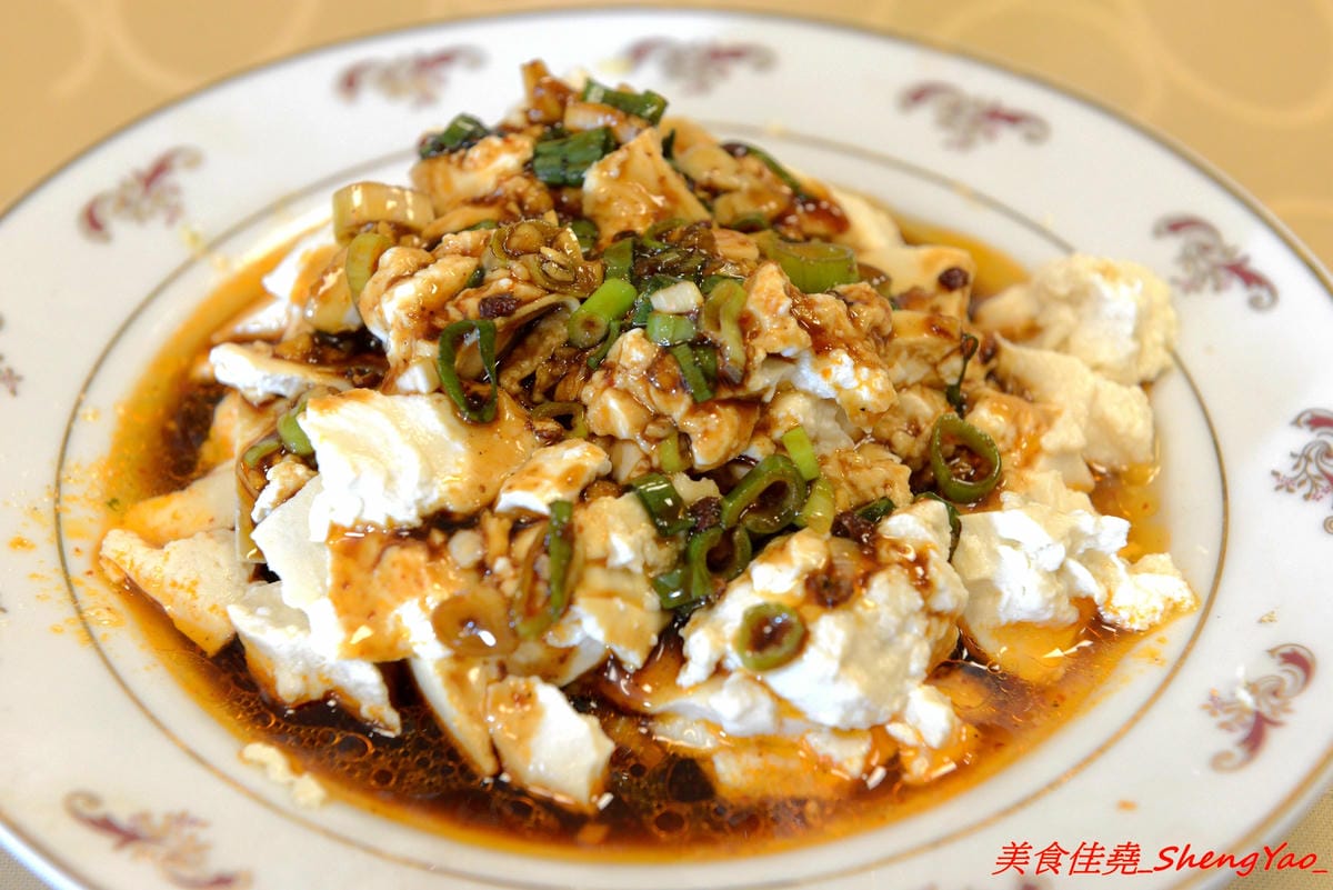 [台中沙鹿]小成都眷村私房菜 – 沙鹿新開的眷村菜餐館,四川人老闆的好手藝,菜色種類多達百種,東西好吃,口味具特色,份量足夠、價位不貴,鹿鳴公園對面。