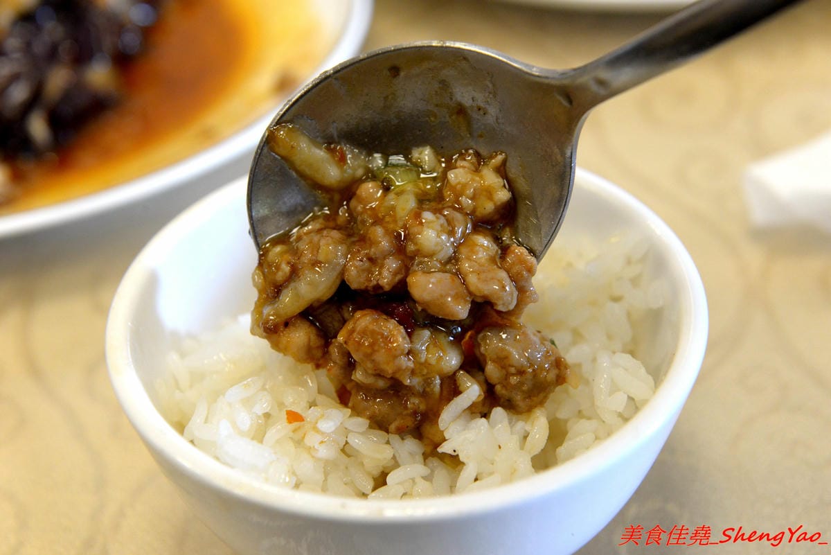 [台中沙鹿]小成都眷村私房菜 – 沙鹿新開的眷村菜餐館,四川人老闆的好手藝,菜色種類多達百種,東西好吃,口味具特色,份量足夠、價位不貴,鹿鳴公園對面。
