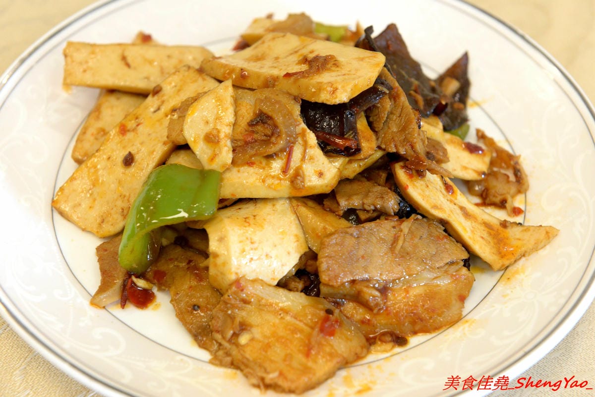 [台中沙鹿]小成都眷村私房菜 – 沙鹿新開的眷村菜餐館,四川人老闆的好手藝,菜色種類多達百種,東西好吃,口味具特色,份量足夠、價位不貴,鹿鳴公園對面。