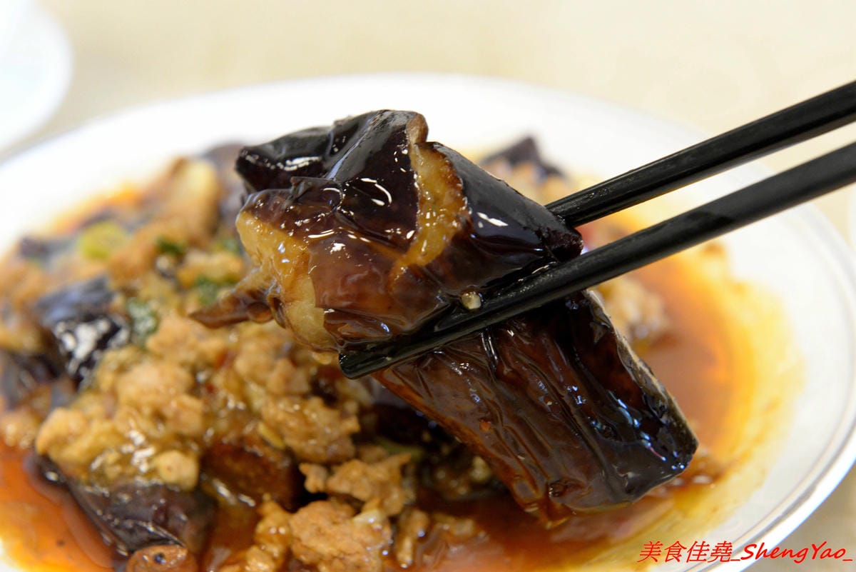 [台中沙鹿]小成都眷村私房菜 – 沙鹿新開的眷村菜餐館,四川人老闆的好手藝,菜色種類多達百種,東西好吃,口味具特色,份量足夠、價位不貴,鹿鳴公園對面。