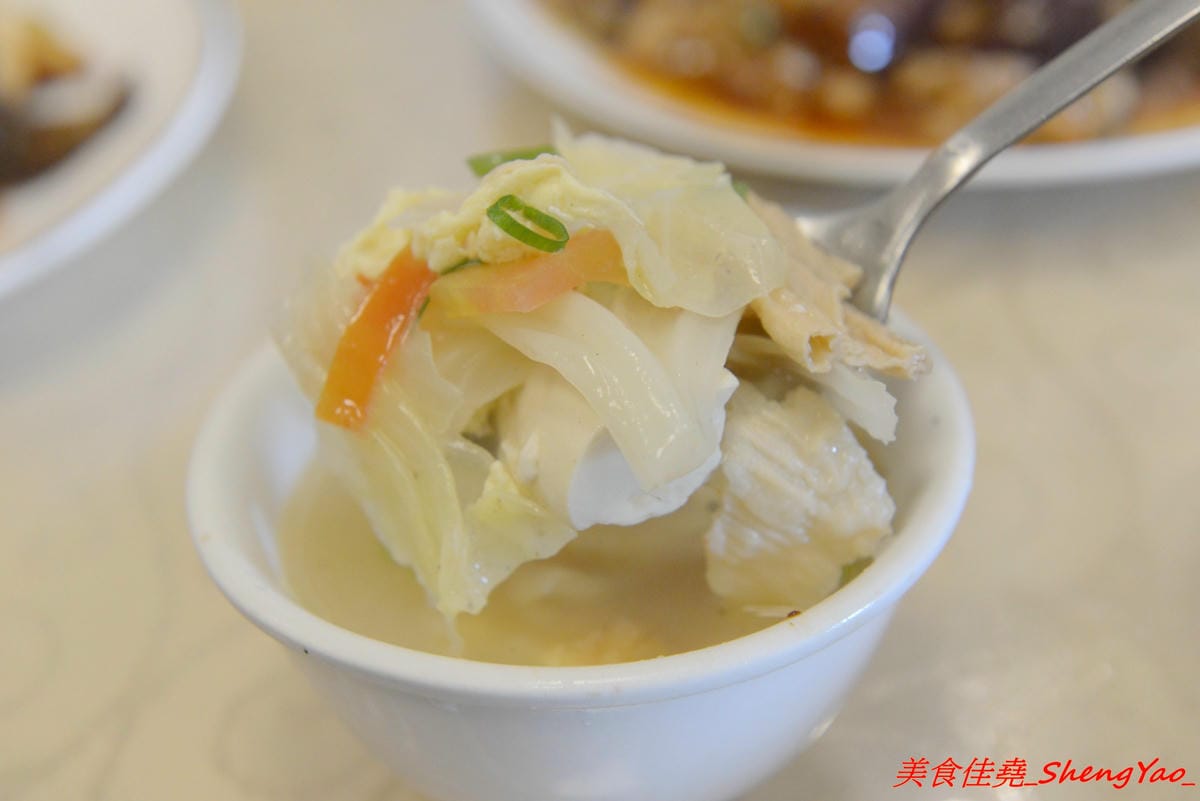 [台中沙鹿]小成都眷村私房菜 – 沙鹿新開的眷村菜餐館,四川人老闆的好手藝,菜色種類多達百種,東西好吃,口味具特色,份量足夠、價位不貴,鹿鳴公園對面。