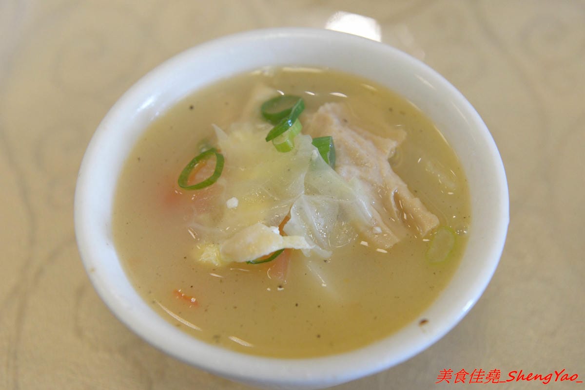 [台中沙鹿]小成都眷村私房菜 – 沙鹿新開的眷村菜餐館,四川人老闆的好手藝,菜色種類多達百種,東西好吃,口味具特色,份量足夠、價位不貴,鹿鳴公園對面。