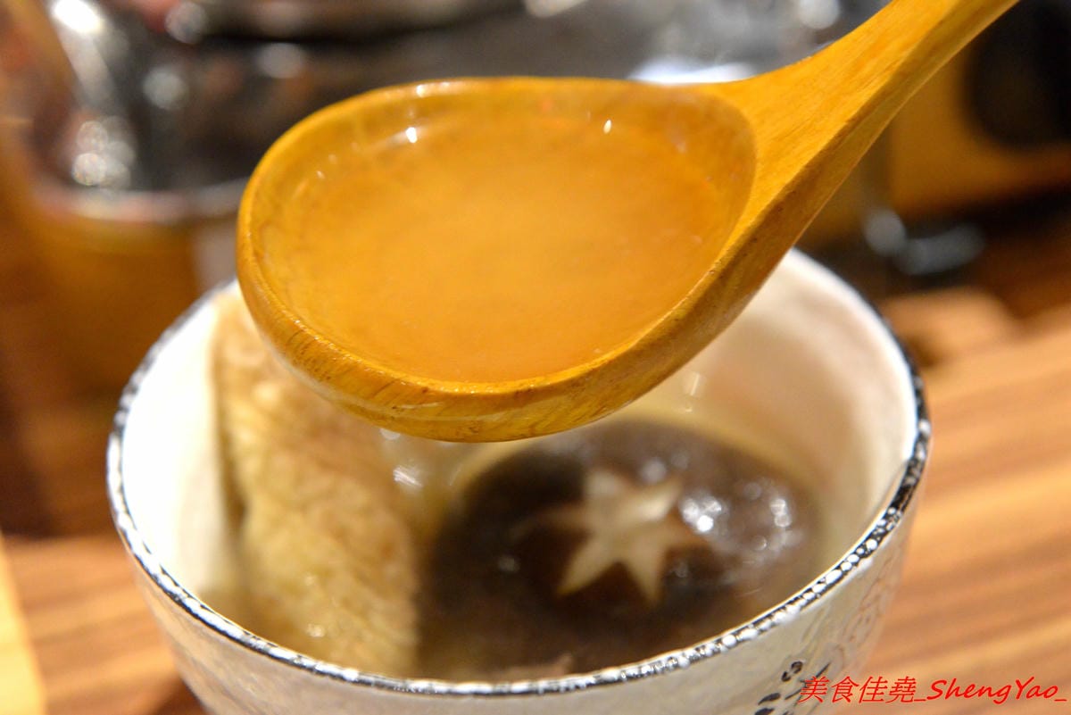 [台中沙鹿]上和水產 – 梧棲海港城新品牌餐廳,結合海鮮超市與日式料理餐廳,店家裝潢氣派,平板觸控點餐,餐點食材新鮮,價位中上,宇良食和成都川菜館的對面。