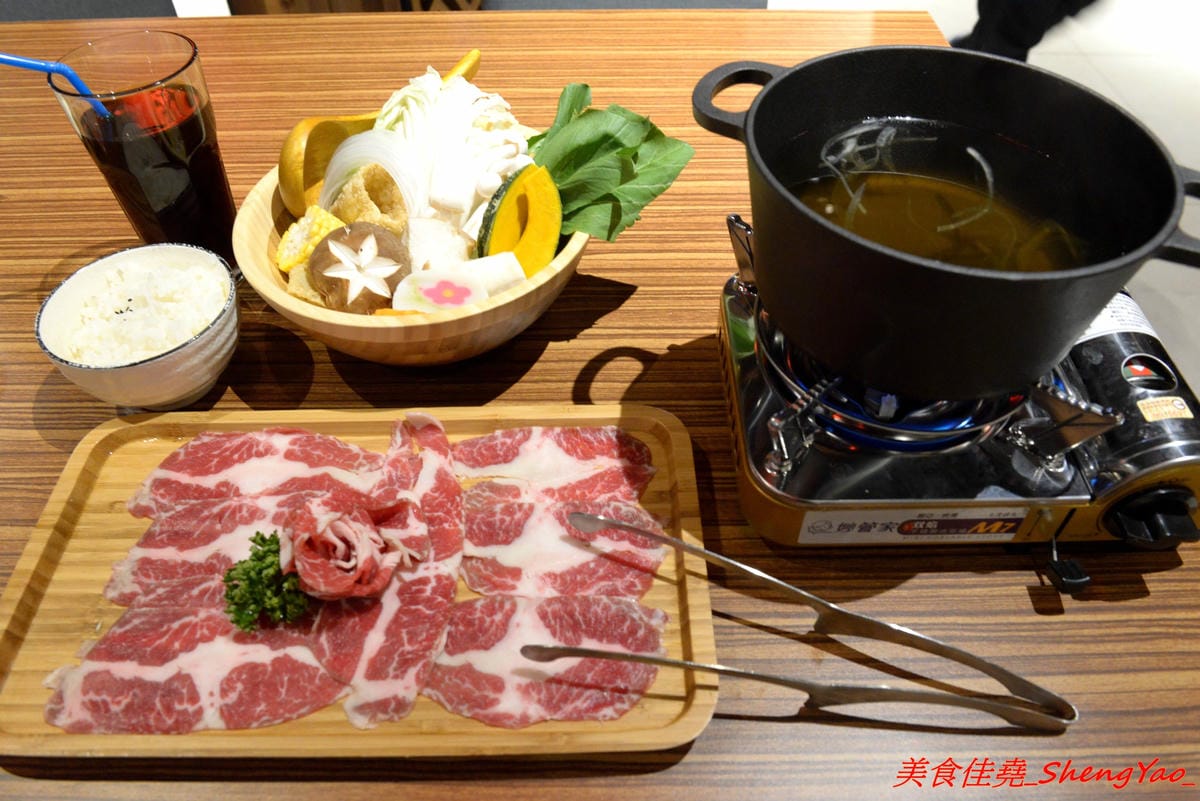 [台中沙鹿]上和水產 – 梧棲海港城新品牌餐廳,結合海鮮超市與日式料理餐廳,店家裝潢氣派,平板觸控點餐,餐點食材新鮮,價位中上,宇良食和成都川菜館的對面。