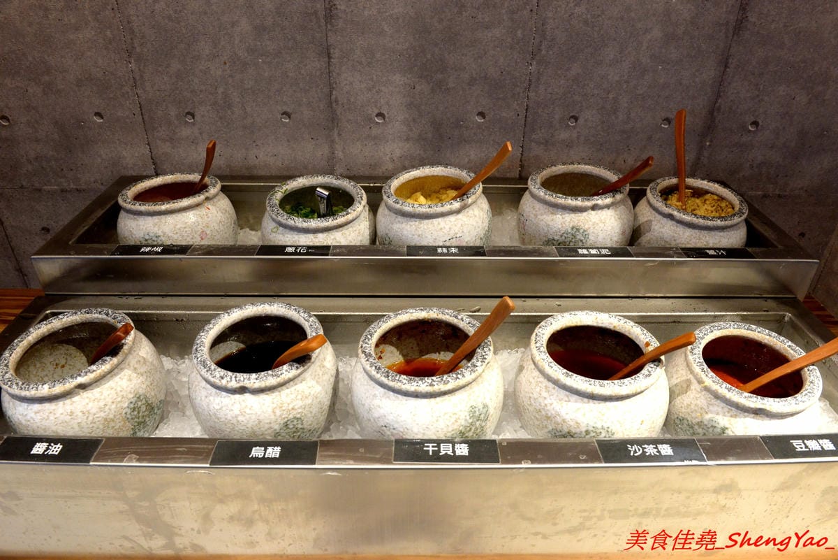 [台中沙鹿]上和水產 – 梧棲海港城新品牌餐廳,結合海鮮超市與日式料理餐廳,店家裝潢氣派,平板觸控點餐,餐點食材新鮮,價位中上,宇良食和成都川菜館的對面。