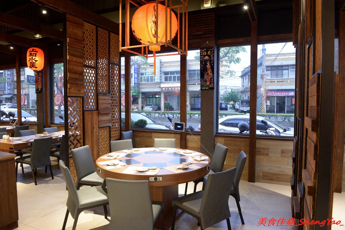[台中沙鹿]上和水產 – 梧棲海港城新品牌餐廳,結合海鮮超市與日式料理餐廳,店家裝潢氣派,平板觸控點餐,餐點食材新鮮,價位中上,宇良食和成都川菜館的對面。