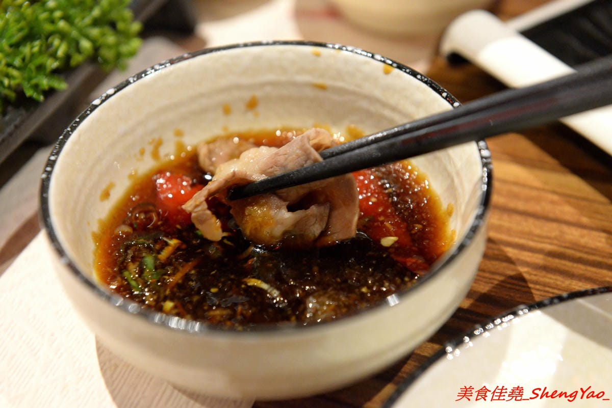 [台中沙鹿]上和水產 – 梧棲海港城新品牌餐廳,結合海鮮超市與日式料理餐廳,店家裝潢氣派,平板觸控點餐,餐點食材新鮮,價位中上,宇良食和成都川菜館的對面。