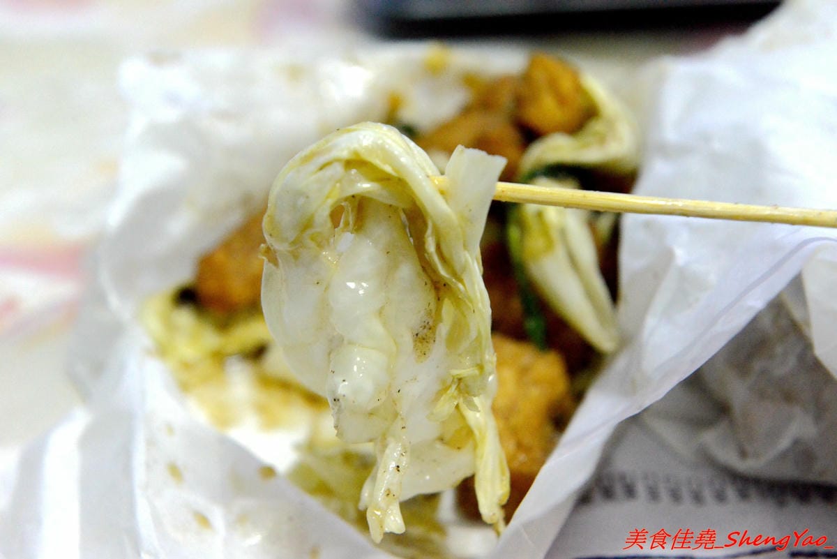 [台中沙鹿]饗炸 炸物食堂 – 營業到凌晨一點半的炸物專賣店,平價價位,炸物有經過脫油,還不錯吃,特色是可以加醬,醬汁口味獨特,建議必加,大推黃金炸豆腐和高麗菜,配飯配酒超搭。(已歇業)