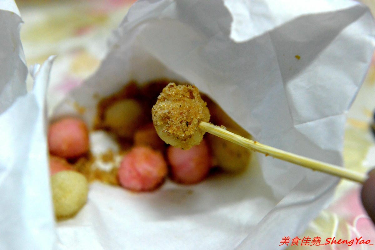 [台中沙鹿]饗炸 炸物食堂 – 營業到凌晨一點半的炸物專賣店,平價價位,炸物有經過脫油,還不錯吃,特色是可以加醬,醬汁口味獨特,建議必加,大推黃金炸豆腐和高麗菜,配飯配酒超搭。(已歇業)
