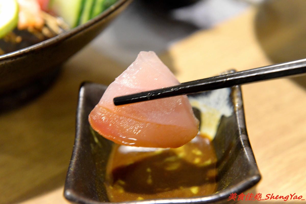 [台中沙鹿]合禾町 日式料理 – 隱藏在黃昏市場內的優質平價日式料理,餐點略帶創意,價位不貴,裏頭用餐環境弄得用心,還有冷氣可吹,吃東西好舒適,讓人完全忘了這是在黃昏市場裡面。