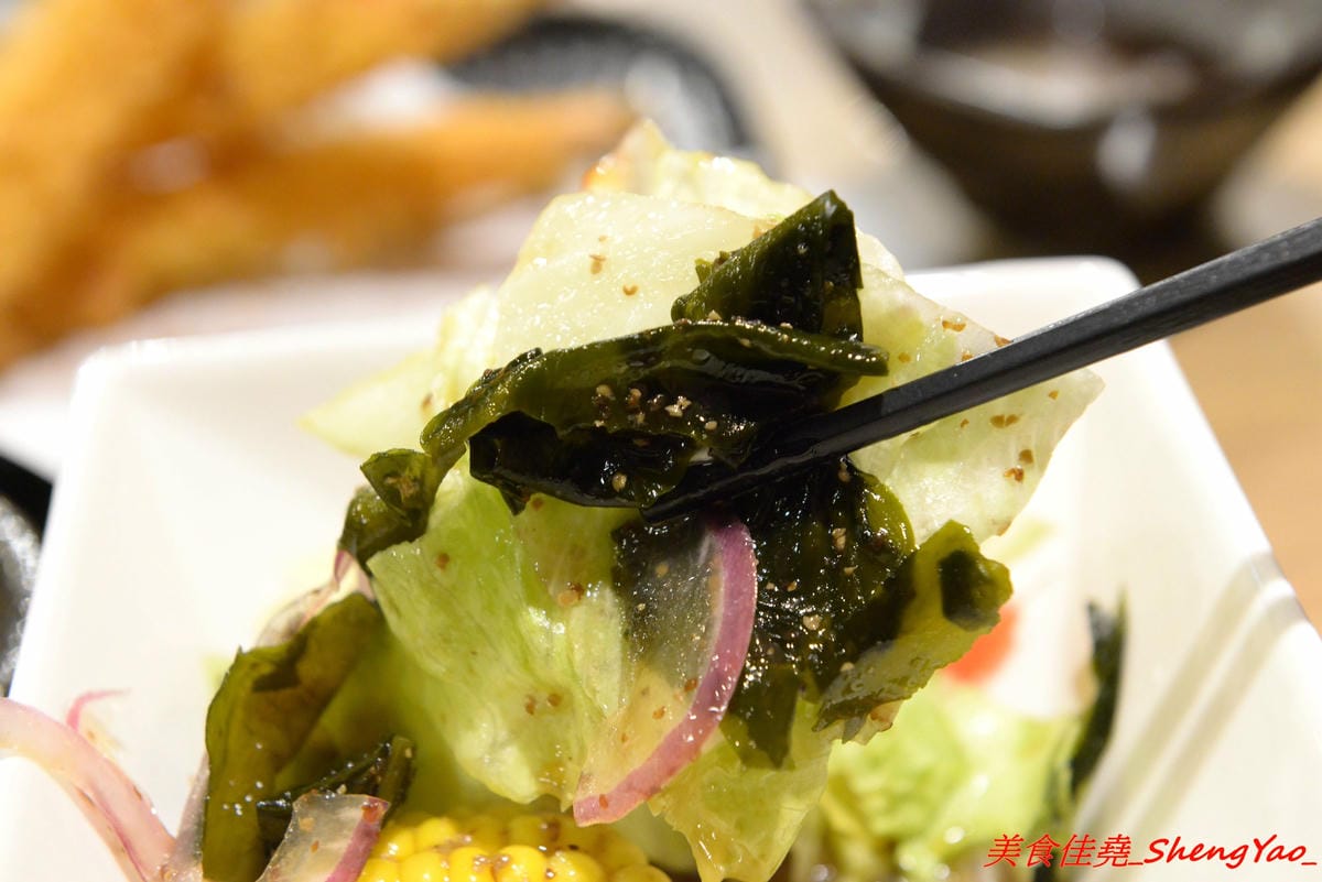 [台中沙鹿]合禾町 日式料理 – 隱藏在黃昏市場內的優質平價日式料理,餐點略帶創意,價位不貴,裏頭用餐環境弄得用心,還有冷氣可吹,吃東西好舒適,讓人完全忘了這是在黃昏市場裡面。