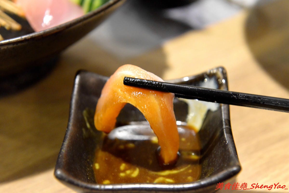 [台中沙鹿]合禾町 日式料理 – 隱藏在黃昏市場內的優質平價日式料理,餐點略帶創意,價位不貴,裏頭用餐環境弄得用心,還有冷氣可吹,吃東西好舒適,讓人完全忘了這是在黃昏市場裡面。