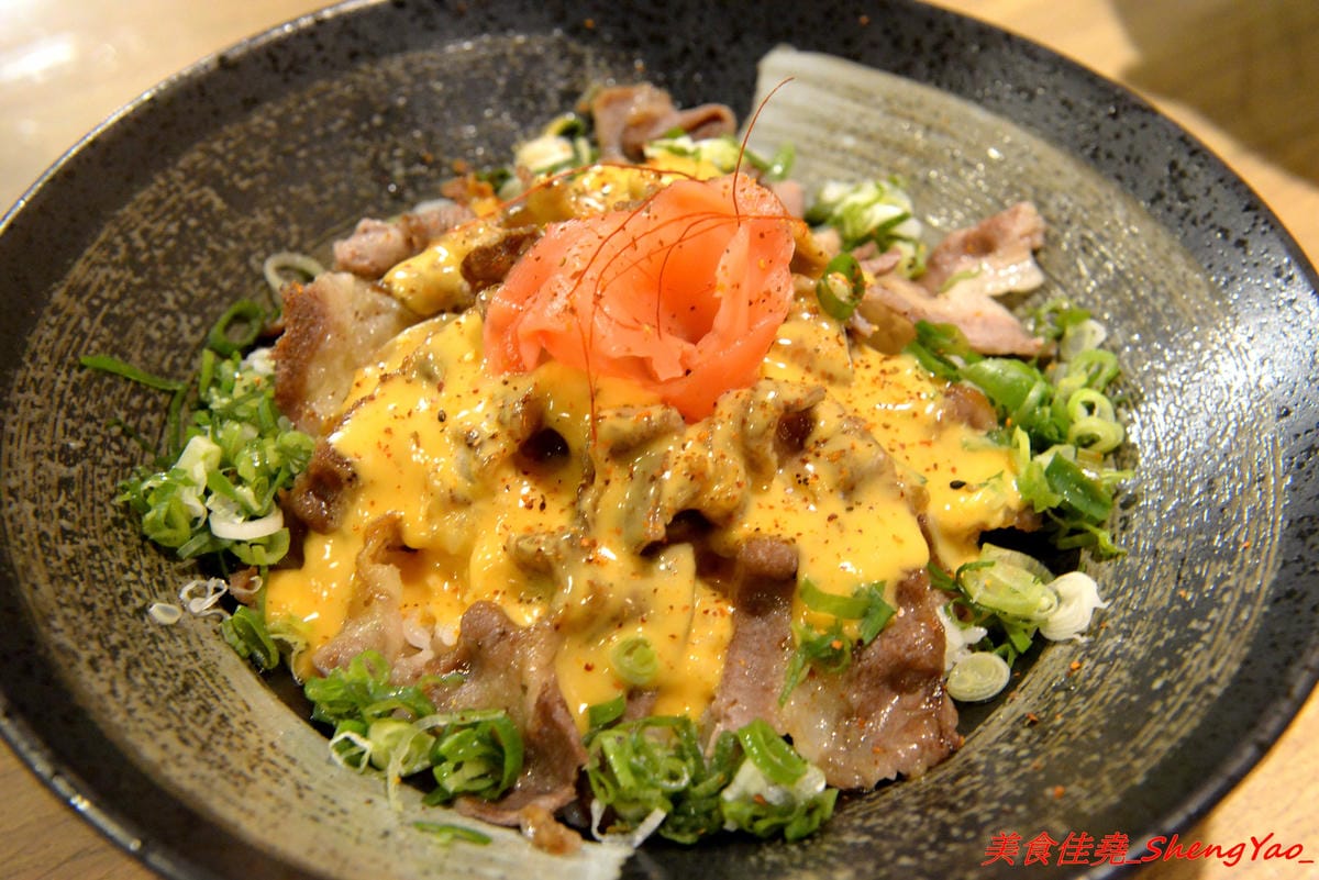 [台中沙鹿]合禾町 日式料理 – 隱藏在黃昏市場內的優質平價日式料理,餐點略帶創意,價位不貴,裏頭用餐環境弄得用心,還有冷氣可吹,吃東西好舒適,讓人完全忘了這是在黃昏市場裡面。