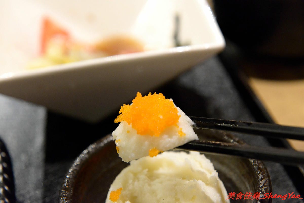 [台中沙鹿]合禾町 日式料理 – 隱藏在黃昏市場內的優質平價日式料理,餐點略帶創意,價位不貴,裏頭用餐環境弄得用心,還有冷氣可吹,吃東西好舒適,讓人完全忘了這是在黃昏市場裡面。