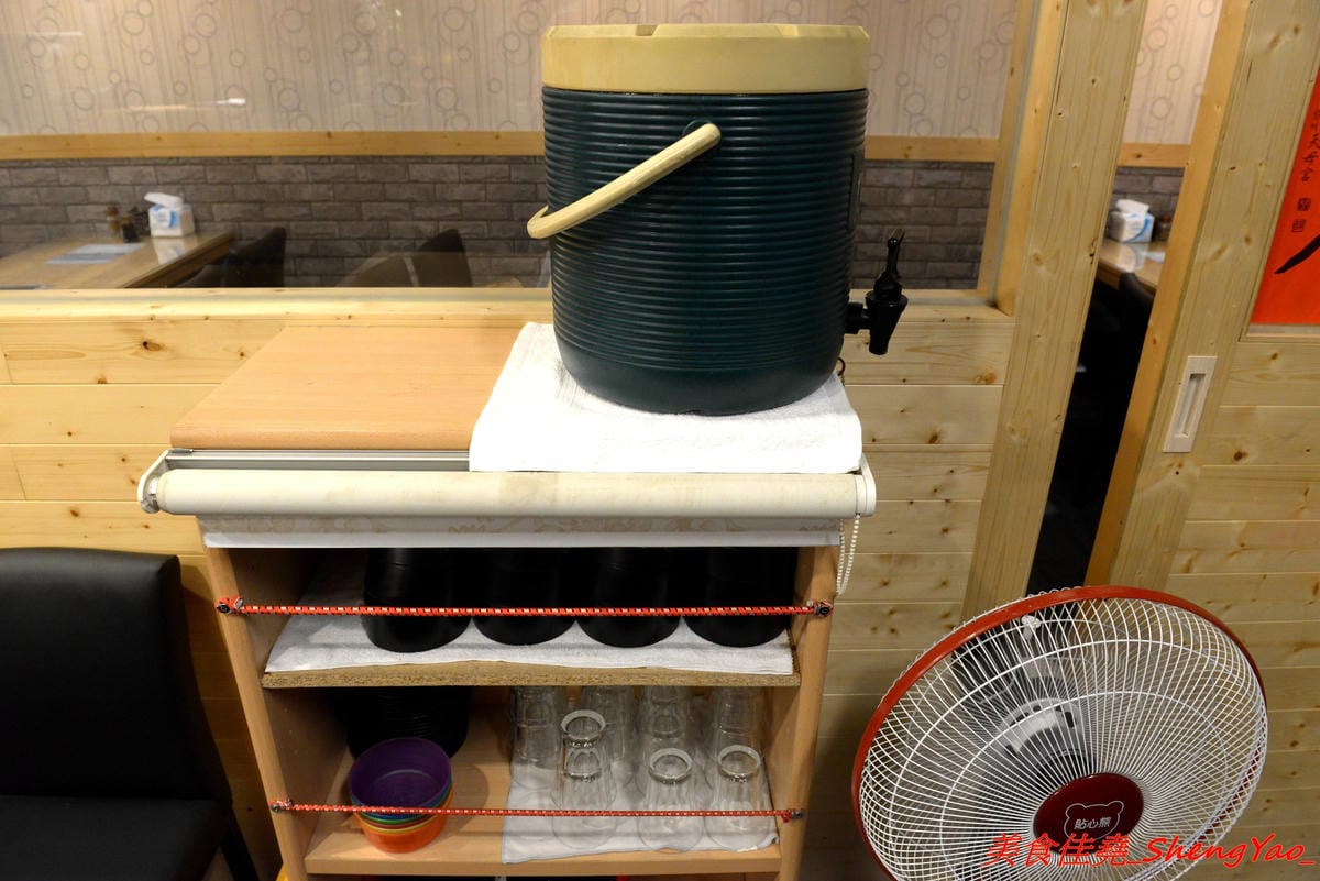 [台中沙鹿]合禾町 日式料理 – 隱藏在黃昏市場內的優質平價日式料理,餐點略帶創意,價位不貴,裏頭用餐環境弄得用心,還有冷氣可吹,吃東西好舒適,讓人完全忘了這是在黃昏市場裡面。
