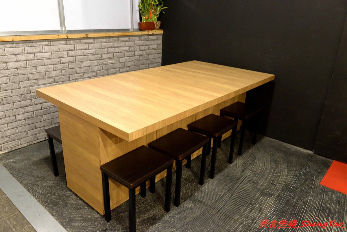 [台中沙鹿]合禾町 日式料理 – 隱藏在黃昏市場內的優質平價日式料理,餐點略帶創意,價位不貴,裏頭用餐環境弄得用心,還有冷氣可吹,吃東西好舒適,讓人完全忘了這是在黃昏市場裡面。