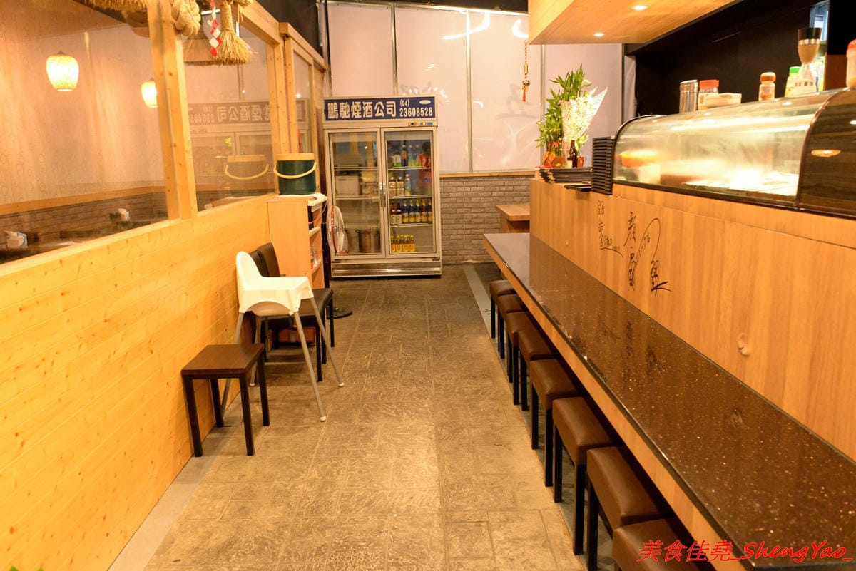[台中沙鹿]合禾町 日式料理 – 隱藏在黃昏市場內的優質平價日式料理,餐點略帶創意,價位不貴,裏頭用餐環境弄得用心,還有冷氣可吹,吃東西好舒適,讓人完全忘了這是在黃昏市場裡面。