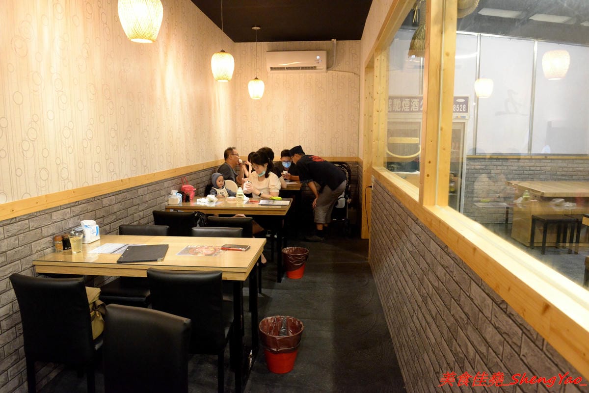 [台中沙鹿]合禾町 日式料理 – 隱藏在黃昏市場內的優質平價日式料理,餐點略帶創意,價位不貴,裏頭用餐環境弄得用心,還有冷氣可吹,吃東西好舒適,讓人完全忘了這是在黃昏市場裡面。