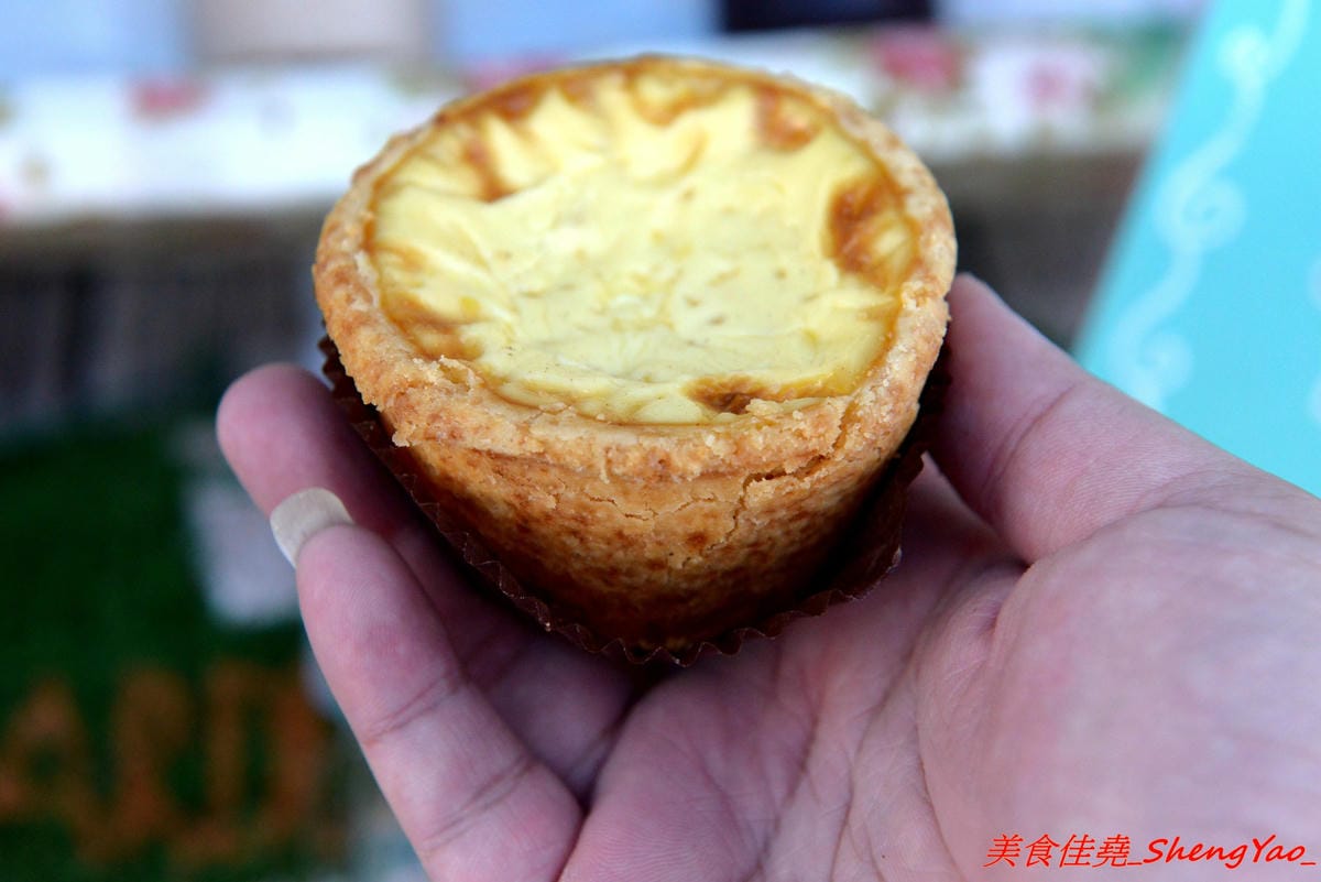 [台中沙鹿]老吳私房烘焙 – 網路烘焙坊實體攤位,老闆是甜點烘焙師傅,具豐富烘焙經驗,主打布朗尼鯛魚燒,口味特別,用料實在,大推珍珠奶茶口味,另外他們的奶香芙蓉塔也超好吃。