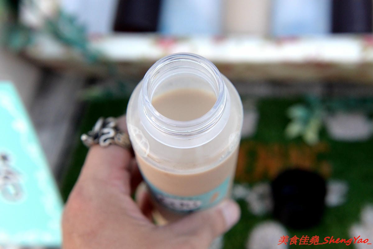 [台中沙鹿]老吳私房烘焙 – 網路烘焙坊實體攤位,老闆是甜點烘焙師傅,具豐富烘焙經驗,主打布朗尼鯛魚燒,口味特別,用料實在,大推珍珠奶茶口味,另外他們的奶香芙蓉塔也超好吃。