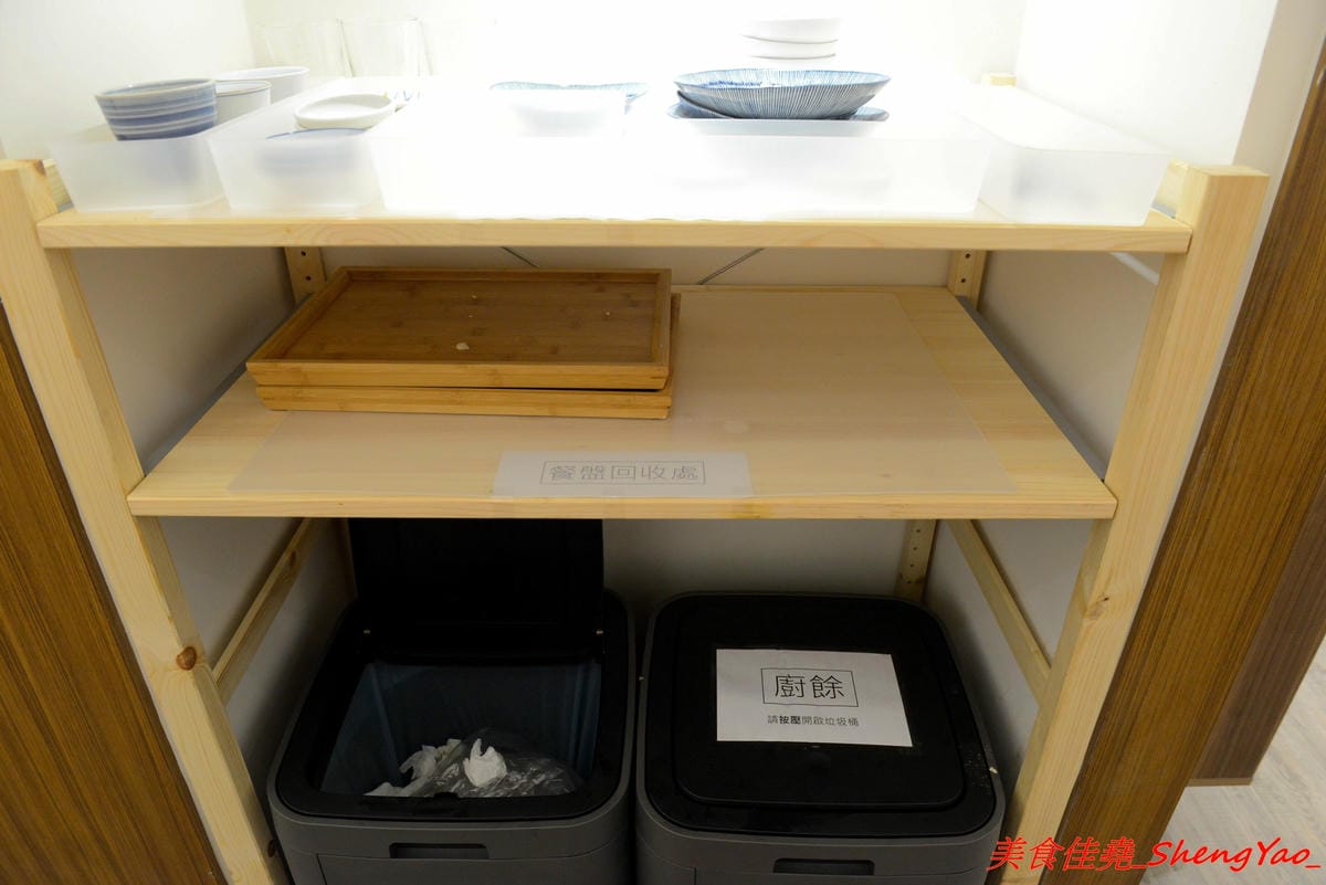 [台中北屯]胖子逃跑 厚切排骨專賣 – 北屯微文青風便當店,主打厚切排骨,主菜都很有水準很好吃,配菜稍嫌普通,大大推薦香蔥瓜仔肉。