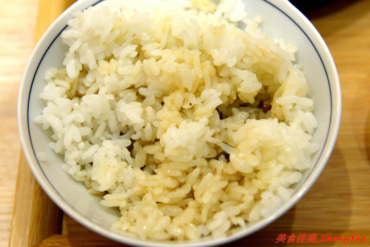 [台中北屯]胖子逃跑 厚切排骨專賣 – 北屯微文青風便當店,主打厚切排骨,主菜都很有水準很好吃,配菜稍嫌普通,大大推薦香蔥瓜仔肉。