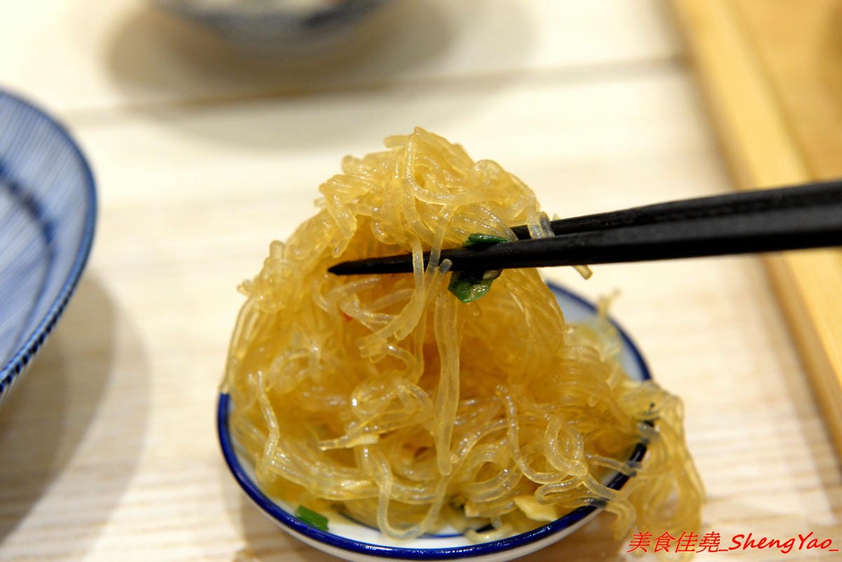 [台中北屯]胖子逃跑 厚切排骨專賣 – 北屯微文青風便當店,主打厚切排骨,主菜都很有水準很好吃,配菜稍嫌普通,大大推薦香蔥瓜仔肉。