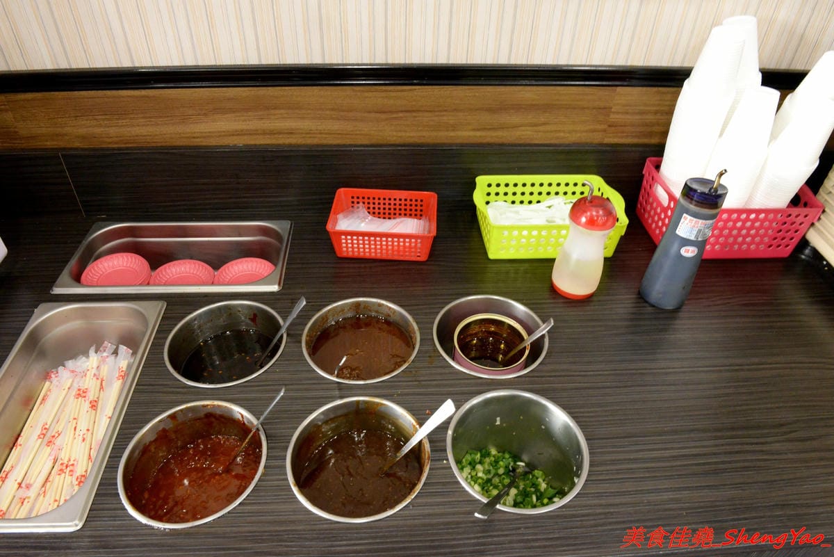 [台中清水]有間鮮物精緻火鍋店 – 清水自創品牌小火鍋,鍋物精緻不精簡,鍋料堆滿到幾乎快掉出來,湯頭也不馬虎,價位120-150內還有飲料和冰淇淋無限供應,生意超好,用餐時間必定爆滿。