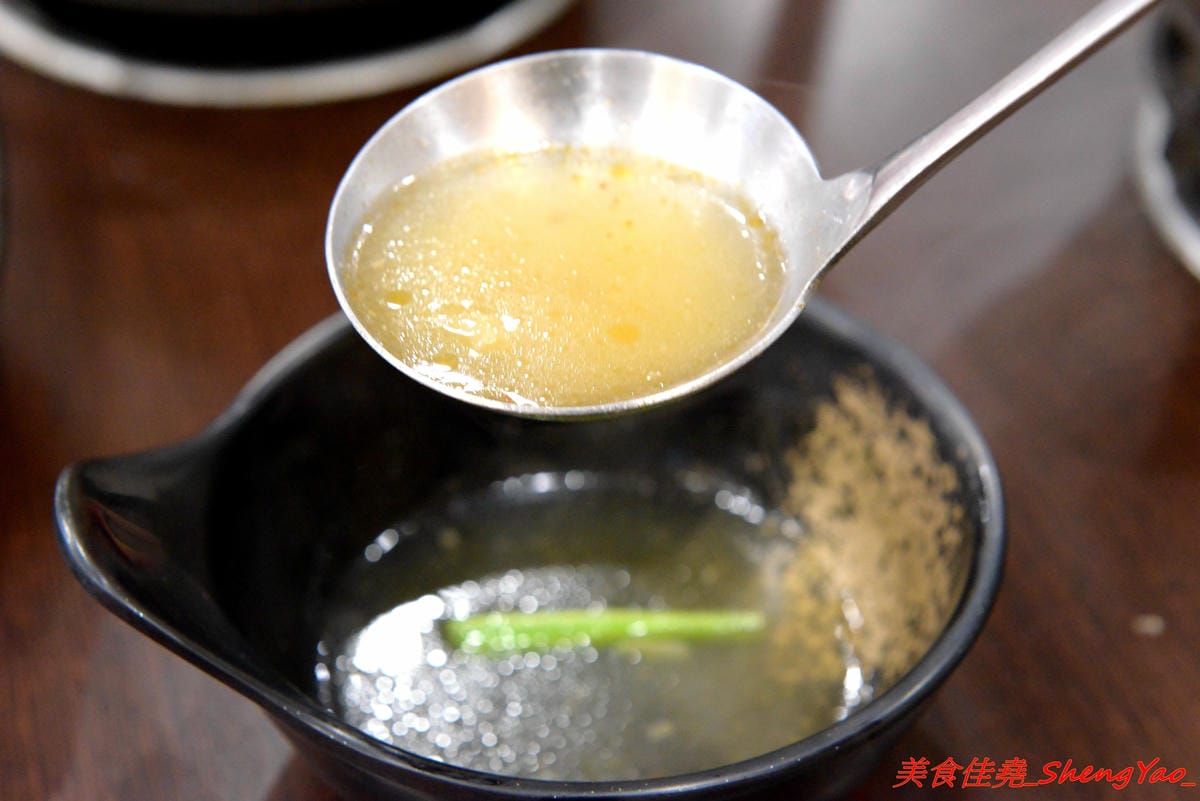 [台中清水]有間鮮物精緻火鍋店 – 清水自創品牌小火鍋,鍋物精緻不精簡,鍋料堆滿到幾乎快掉出來,湯頭也不馬虎,價位120-150內還有飲料和冰淇淋無限供應,生意超好,用餐時間必定爆滿。