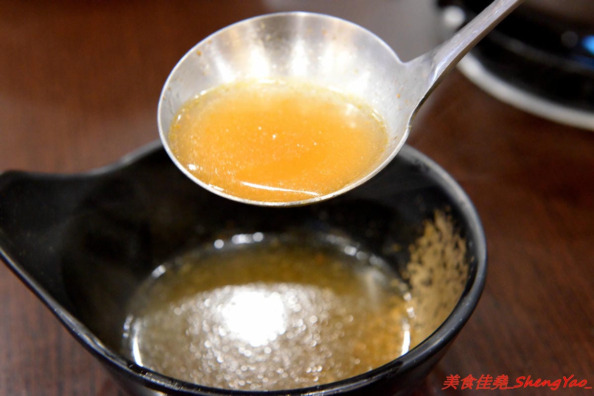 [台中清水]有間鮮物精緻火鍋店 – 清水自創品牌小火鍋,鍋物精緻不精簡,鍋料堆滿到幾乎快掉出來,湯頭也不馬虎,價位120-150內還有飲料和冰淇淋無限供應,生意超好,用餐時間必定爆滿。