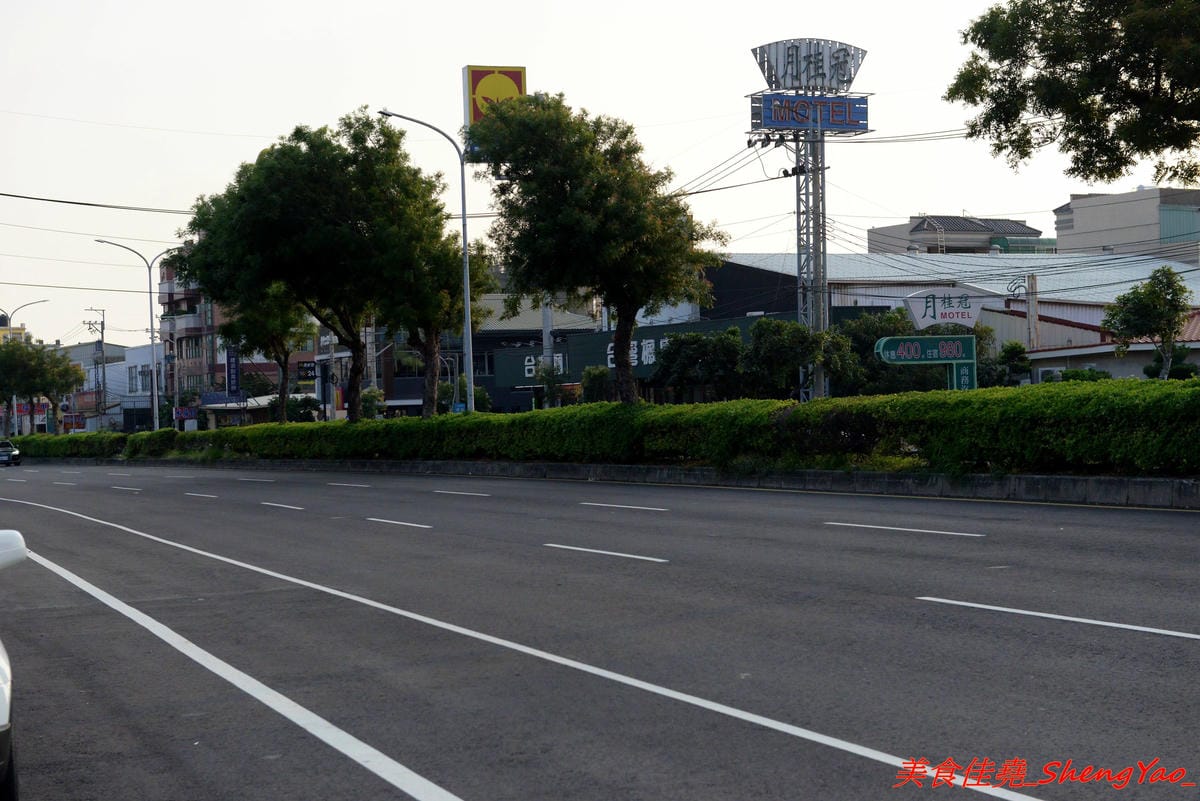[台中清水]有間鮮物精緻火鍋店 – 清水自創品牌小火鍋,鍋物精緻不精簡,鍋料堆滿到幾乎快掉出來,湯頭也不馬虎,價位120-150內還有飲料和冰淇淋無限供應,生意超好,用餐時間必定爆滿。
