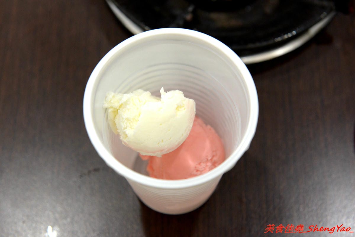[台中清水]有間鮮物精緻火鍋店 – 清水自創品牌小火鍋,鍋物精緻不精簡,鍋料堆滿到幾乎快掉出來,湯頭也不馬虎,價位120-150內還有飲料和冰淇淋無限供應,生意超好,用餐時間必定爆滿。