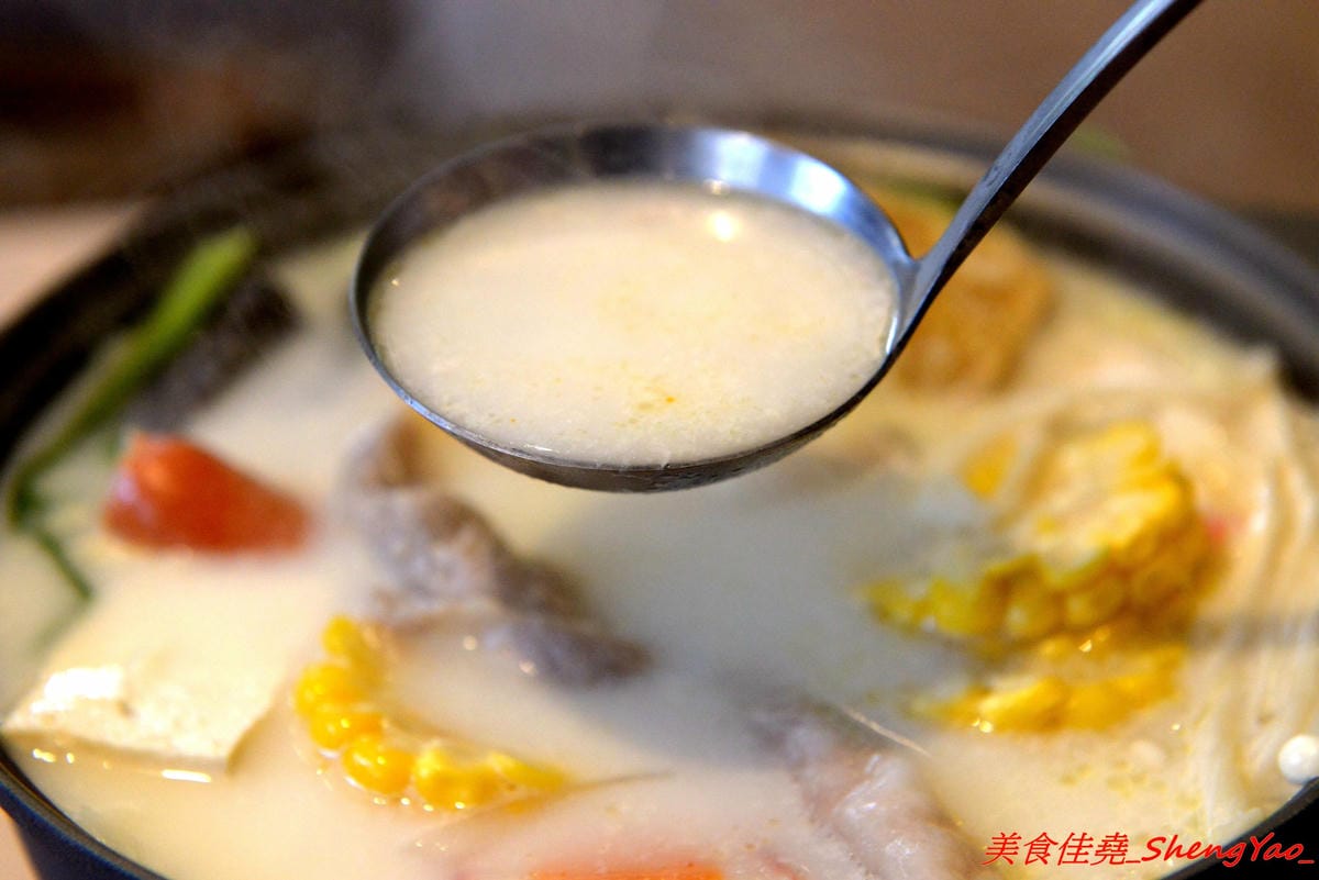 [台中沙鹿]鍋賣局 – 一鍋一世界,用火鍋環遊世界,主打20種世界各國特色鍋物,價格平均150元相當平價,店內的自助吧豐富齊全,霜淇淋好好吃 !!(已歇業)