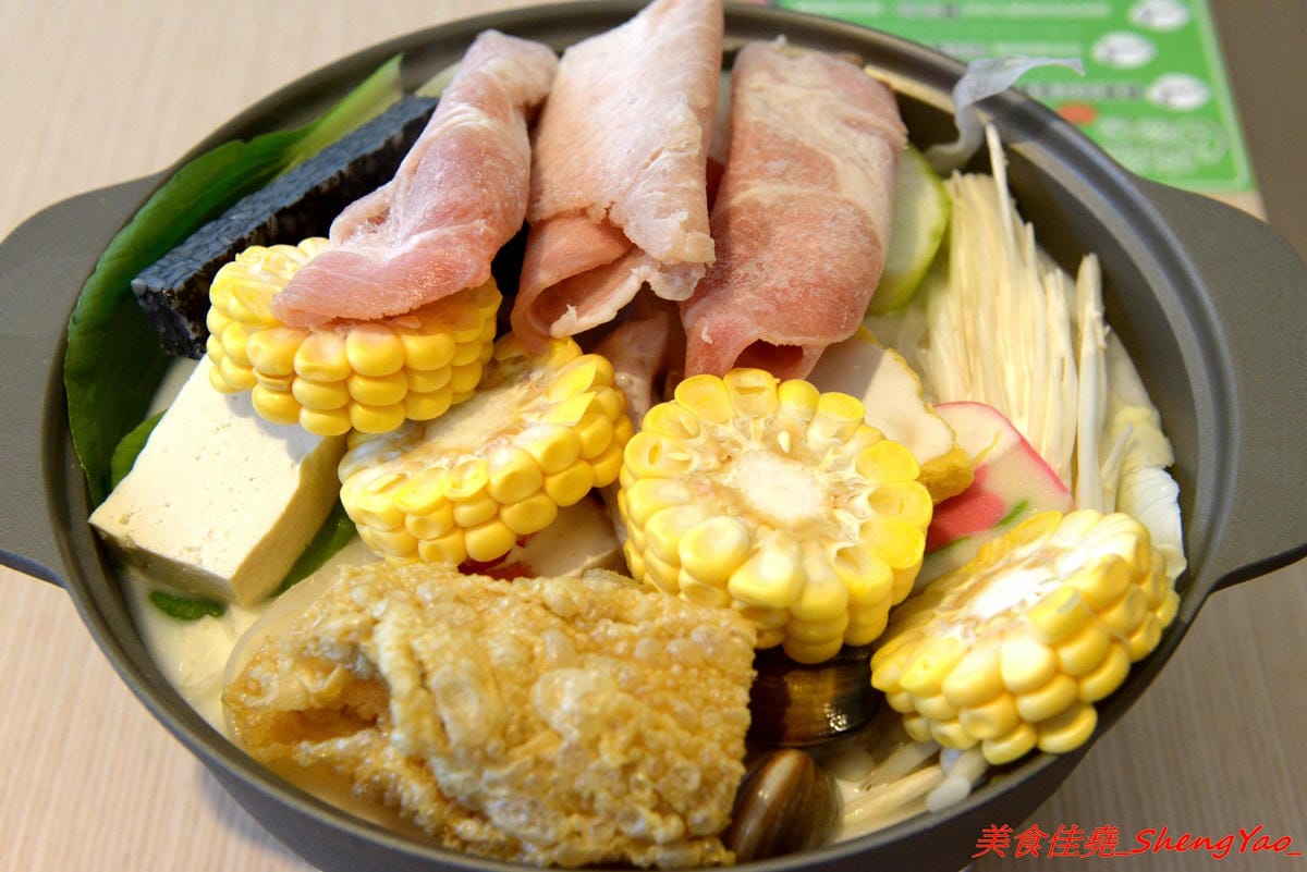 [台中沙鹿]鍋賣局 – 一鍋一世界,用火鍋環遊世界,主打20種世界各國特色鍋物,價格平均150元相當平價,店內的自助吧豐富齊全,霜淇淋好好吃 !!(已歇業)