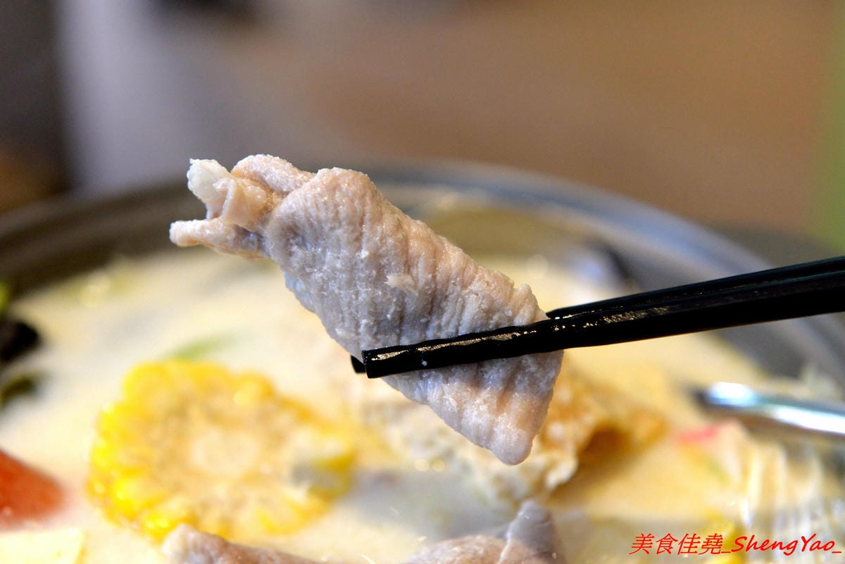 [台中沙鹿]鍋賣局 – 一鍋一世界,用火鍋環遊世界,主打20種世界各國特色鍋物,價格平均150元相當平價,店內的自助吧豐富齊全,霜淇淋好好吃 !!(已歇業)