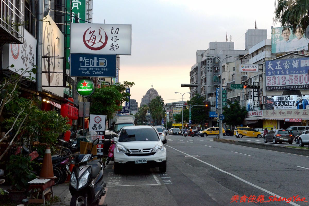 [台中北區]泰泰248烤肉飯涼麵 – 泰泰涼麵搬家囉,改成主打烤肉飯,涼麵變成夏季限定,店家的烤肉超好吃,印尼友人傳授的烤沙嗲更是必點,涼麵同時也推出完全客製化,大胃王可以來挑戰他們的暴盛