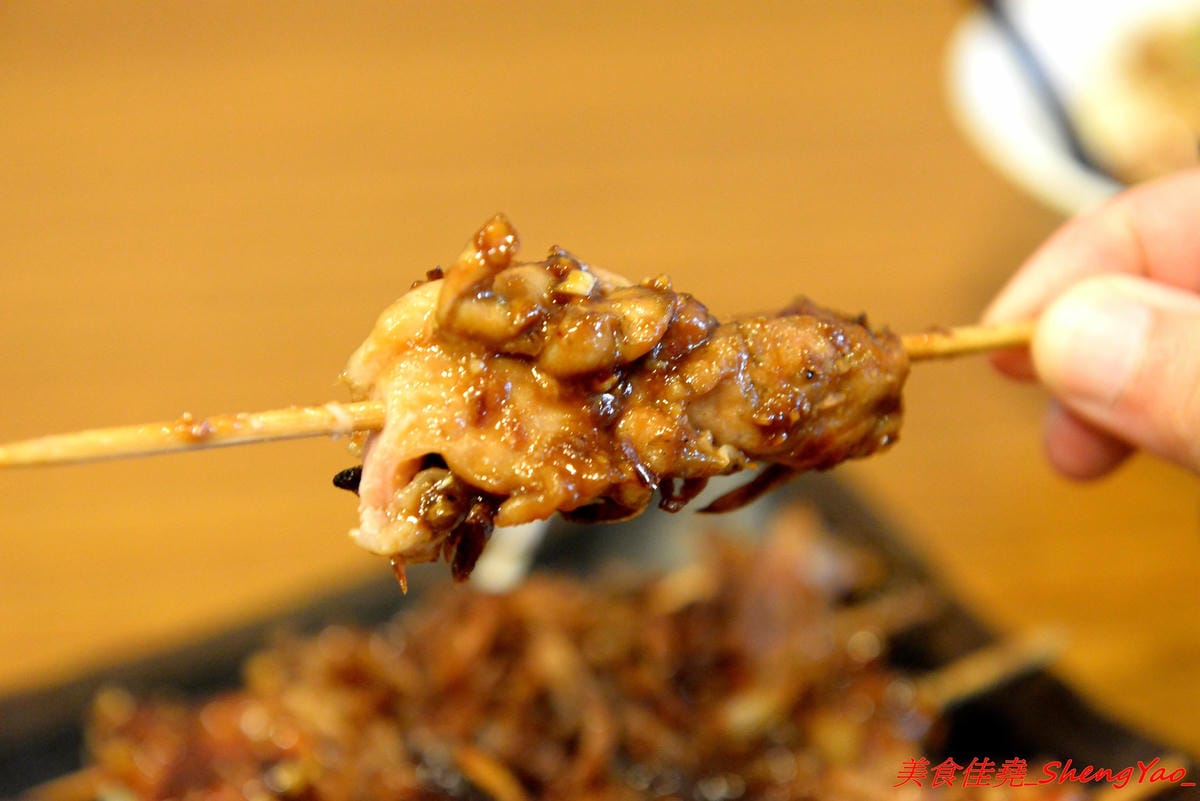 [台中北區]泰泰248烤肉飯涼麵 – 泰泰涼麵搬家囉,改成主打烤肉飯,涼麵變成夏季限定,店家的烤肉超好吃,印尼友人傳授的烤沙嗲更是必點,涼麵同時也推出完全客製化,大胃王可以來挑戰他們的暴盛