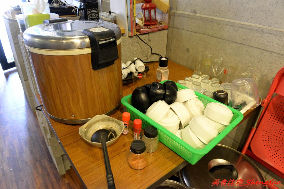 [台中北區]泰泰248烤肉飯涼麵 – 泰泰涼麵搬家囉,改成主打烤肉飯,涼麵變成夏季限定,店家的烤肉超好吃,印尼友人傳授的烤沙嗲更是必點,涼麵同時也推出完全客製化,大胃王可以來挑戰他們的暴盛