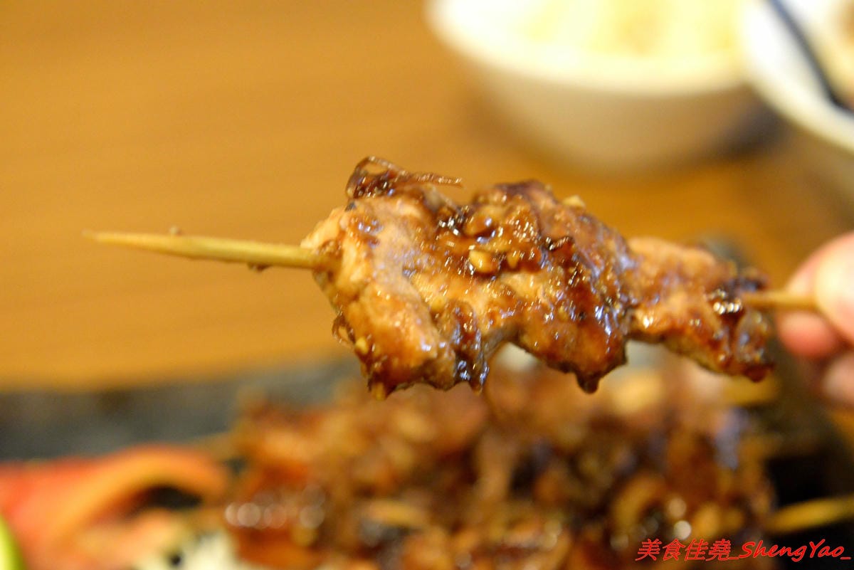 [台中北區]泰泰248烤肉飯涼麵 – 泰泰涼麵搬家囉,改成主打烤肉飯,涼麵變成夏季限定,店家的烤肉超好吃,印尼友人傳授的烤沙嗲更是必點,涼麵同時也推出完全客製化,大胃王可以來挑戰他們的暴盛