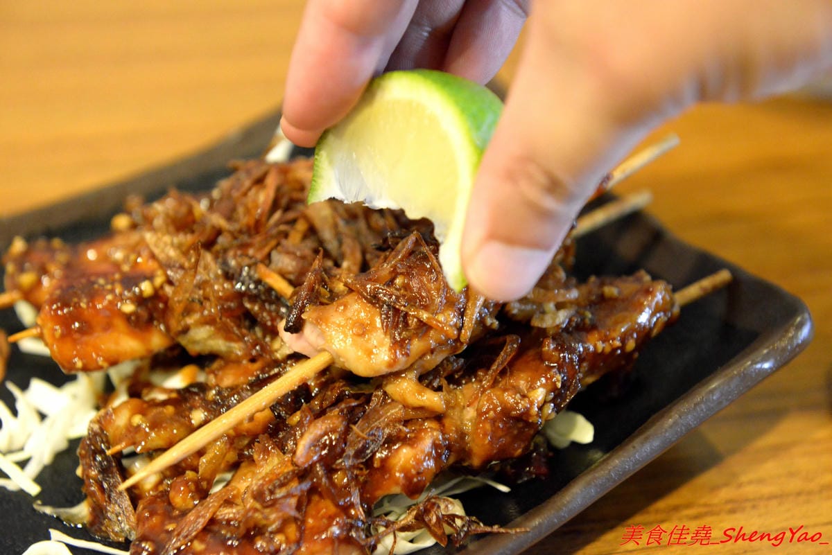 [台中北區]泰泰248烤肉飯涼麵 – 泰泰涼麵搬家囉,改成主打烤肉飯,涼麵變成夏季限定,店家的烤肉超好吃,印尼友人傳授的烤沙嗲更是必點,涼麵同時也推出完全客製化,大胃王可以來挑戰他們的暴盛