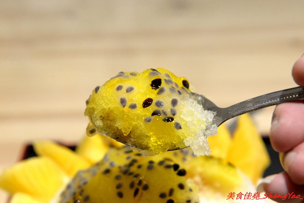 [台中沙鹿]阿娟冰菓室 二訪 – 沙鹿家樂福商圈的復古文青冰菓室,店內裝潢佈置用心,適合IG拍照,冰品真材實料又衛生,新推出的百香鮮鳳梨剉冰吸睛又好吃。(已歇業)