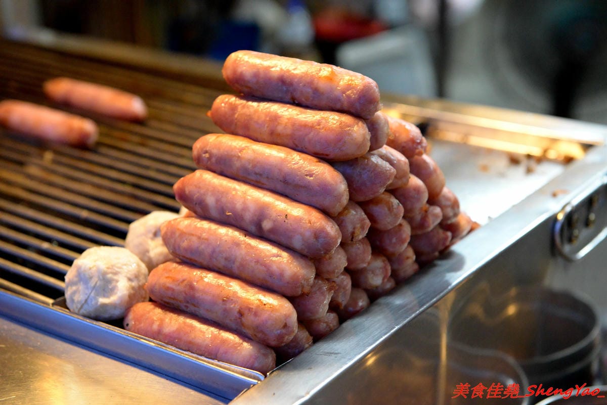 [台中清水]海線仙口味香腸 – 台中海線祖師爺級的烤香腸米腸,清水當地賣了超過20年,口味特別,許多老顧客都是從小吃到大。除了大腸包小腸外,超級大推烤粉腸和肉貢丸。