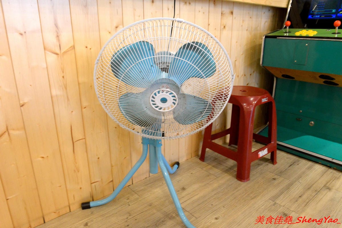 [台中沙鹿]阿娟冰菓室 二訪 – 沙鹿家樂福商圈的復古文青冰菓室,店內裝潢佈置用心,適合IG拍照,冰品真材實料又衛生,新推出的百香鮮鳳梨剉冰吸睛又好吃。(已歇業)
